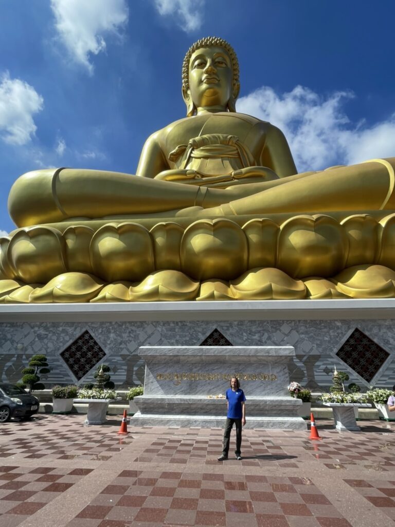Wat Paknam - gigantyczny posąg Buddy