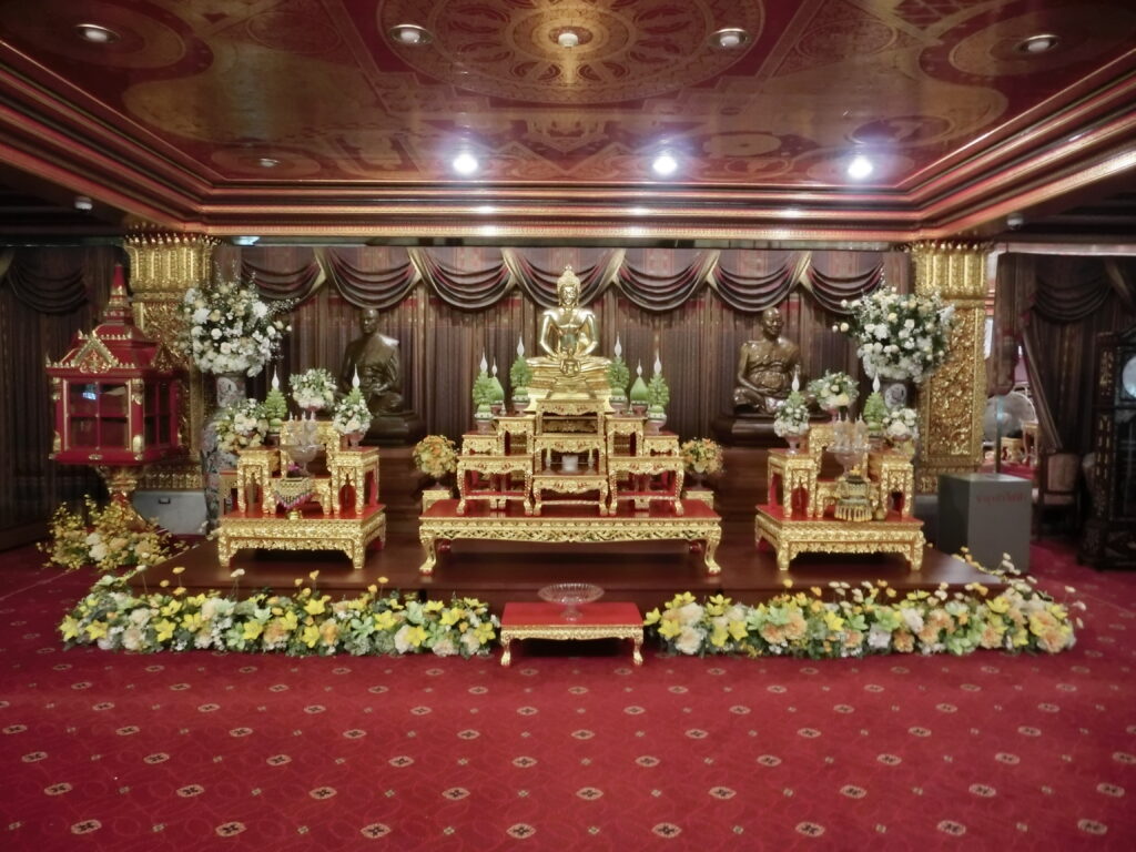 Wat Paknam - jedno z kilku pięter w świątyni