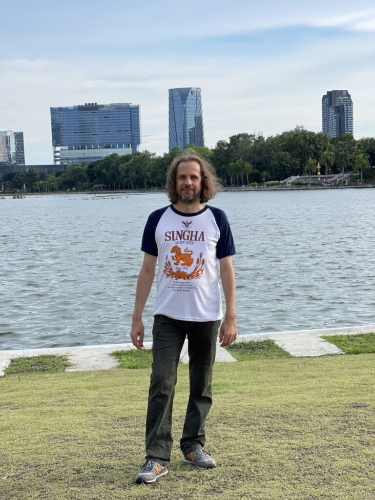 Benchakitti Park - w tle jezioro Ratchada