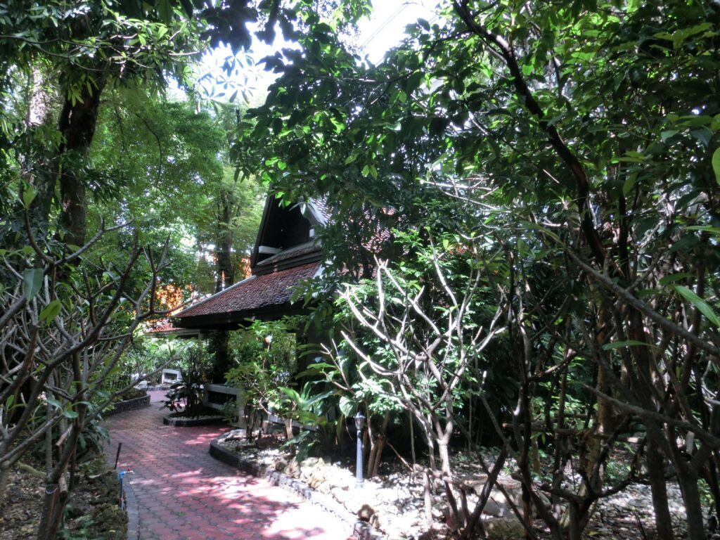 Wat Pathum Wanaram - minipark