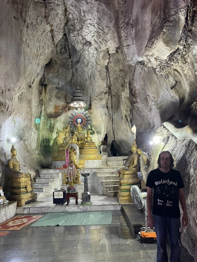 Wat Khao Yoi - wnętrze jaskini