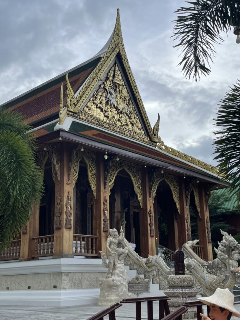 Wat Khao Yoi - świątynia z drewna