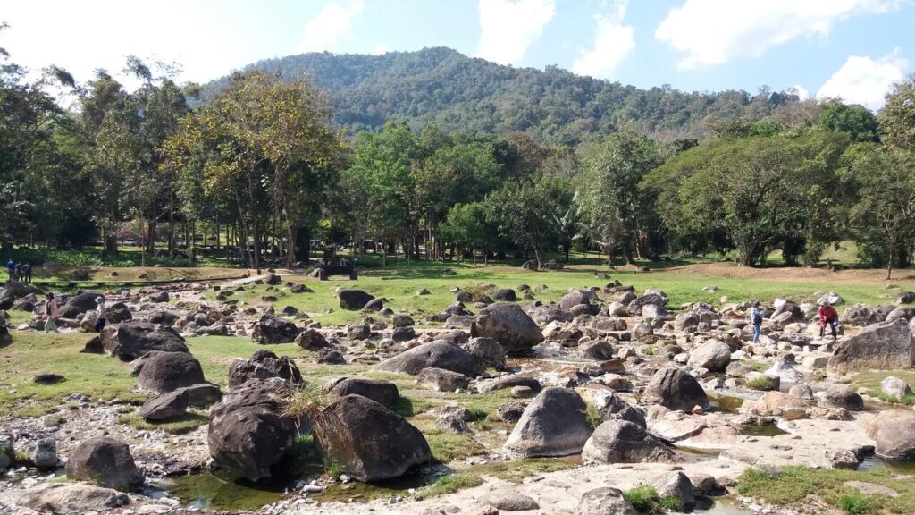 Park Narodowy Chae Son - widok na pasmo górskie Khun Tan