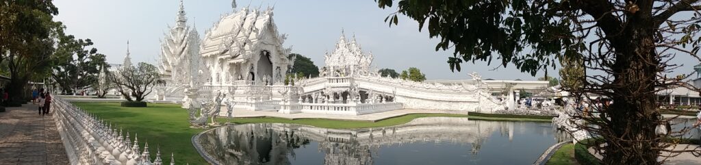 Wat Rong Khun - panorama świątyni, fot. Daniel "Leshy" Karwicki