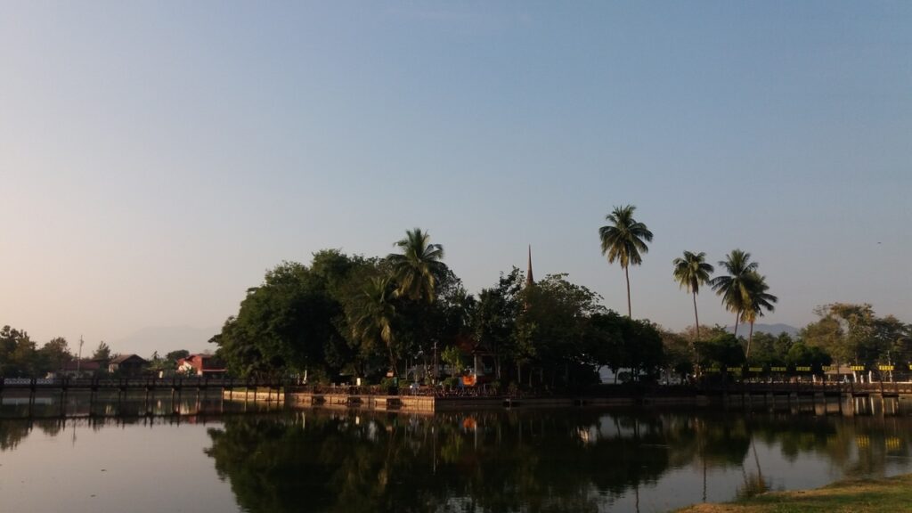 Widok na Park Historyczny Sukhothai - fot. Daniel Karwicki