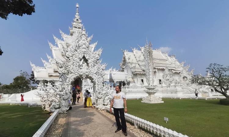 Wat Rong Khun (White Temple) w Chiang Rai