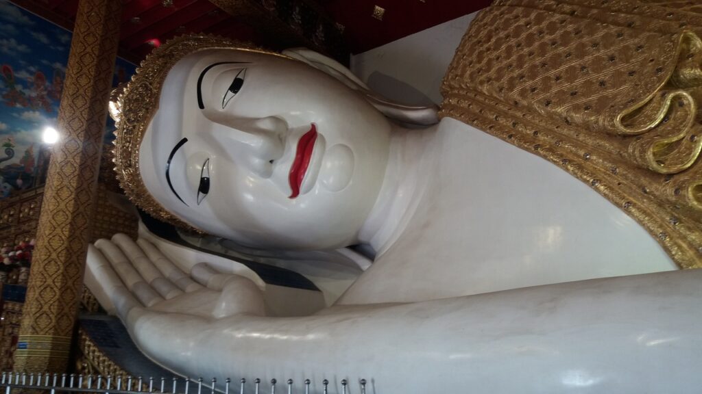 Buddha Statue, Phra Viharn Phra Chao Nip Phaan - fot. Daniel Karwicki