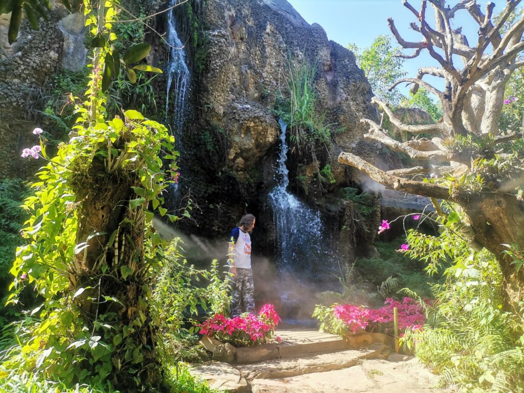 Dantewada Land Of Angels Waterfall Park - fot. Achiradporn Klungwichien