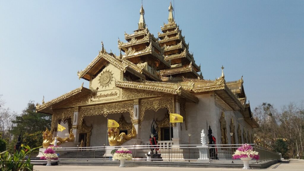 Wat Chong Kham Phra Aram Luang - Ubosot with a golden roof