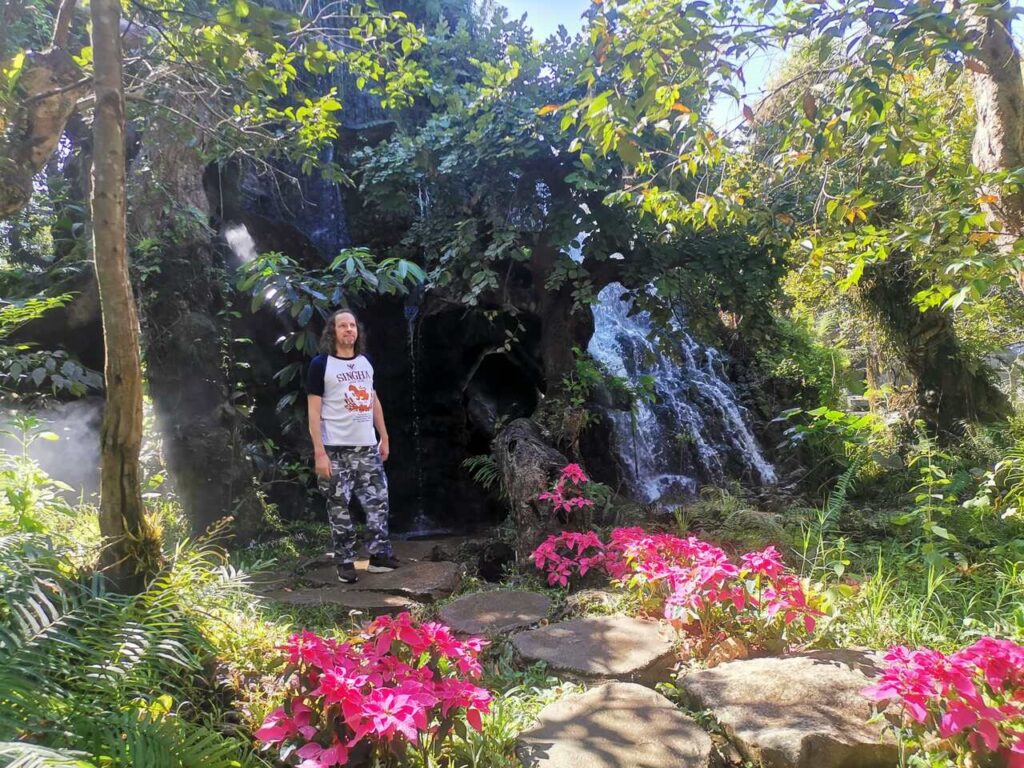 Dantewada Waterfall Park - fot. Achiradaporn Klungwichien