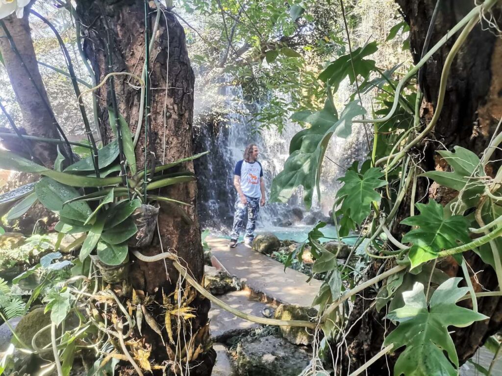 Dantewada Waterfall Park - fot. Achiradaporn Klungwichien