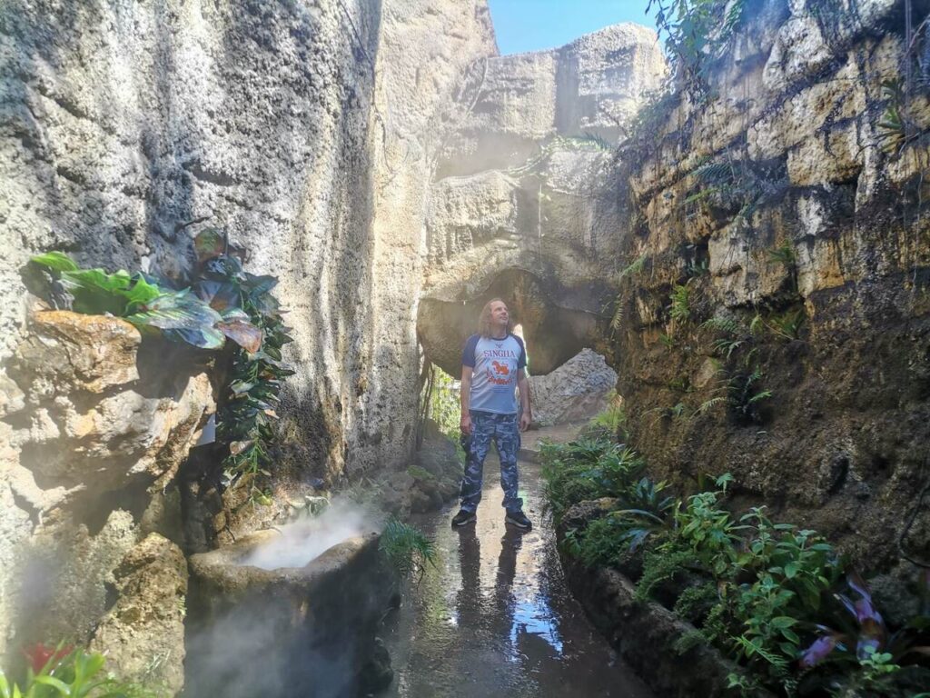 Dantewada Waterfall Park - fot. Achiradaporn Klungwichien