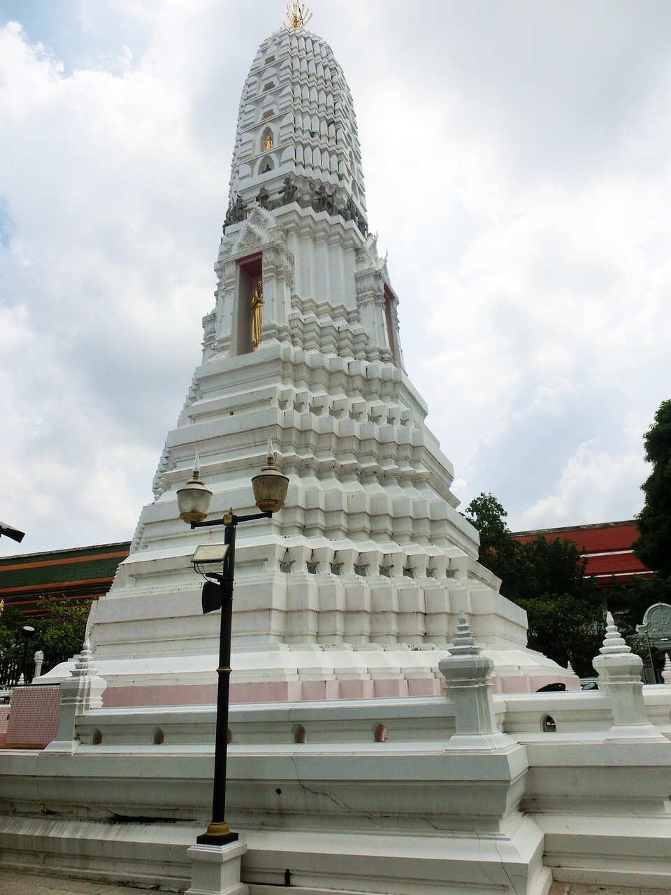 Wat Rakhang Khositaram Woramahawihan - Prang, photo: Daniel Karwicki