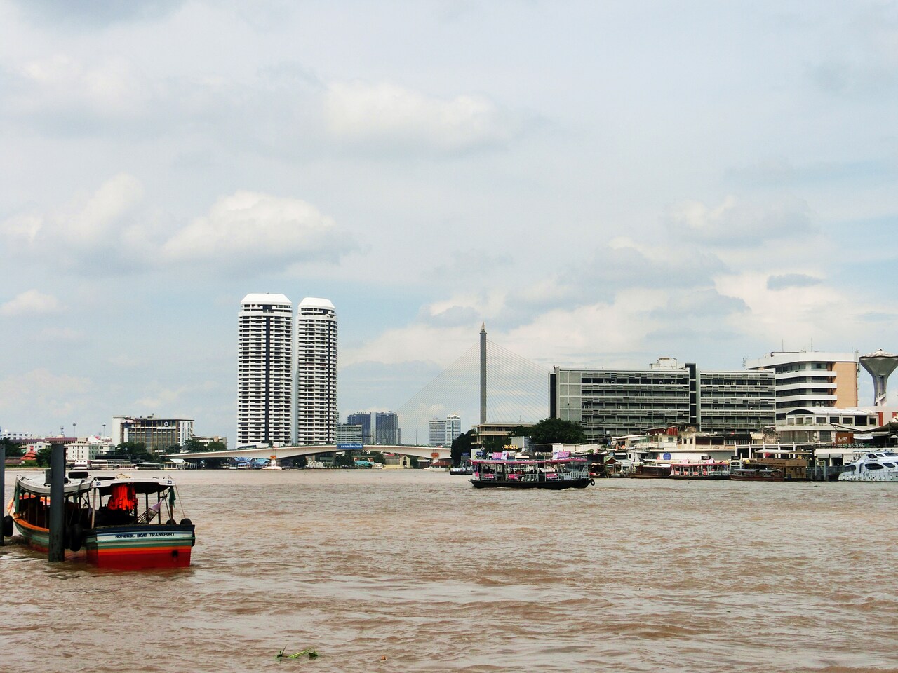 Transport publiczny w Bangkoku - Łodzie, fot. Daniel Karwicki