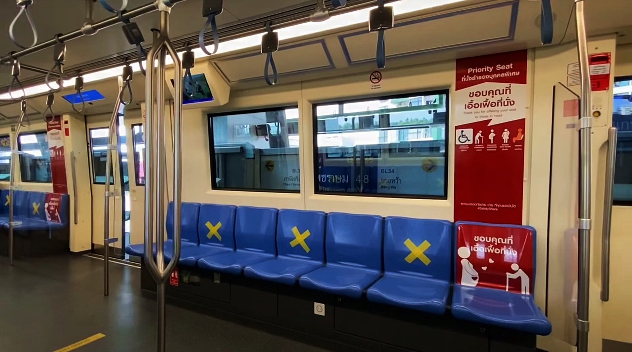 Transport publiczny w Bangkoku - wnętrze MRT