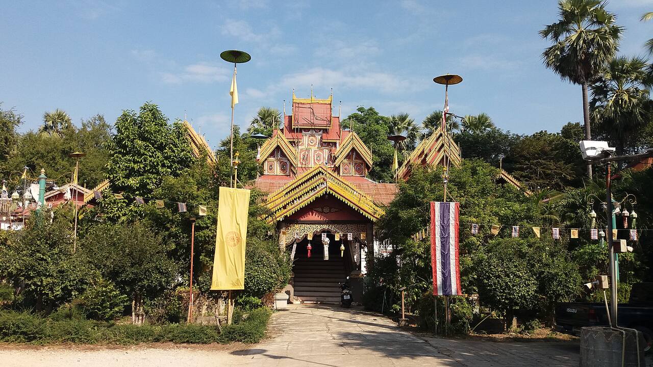 Wat Si Rongmuang - fot: Daniel Karwicki