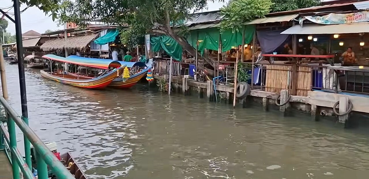 Khlong Lat Mayom Floating Market