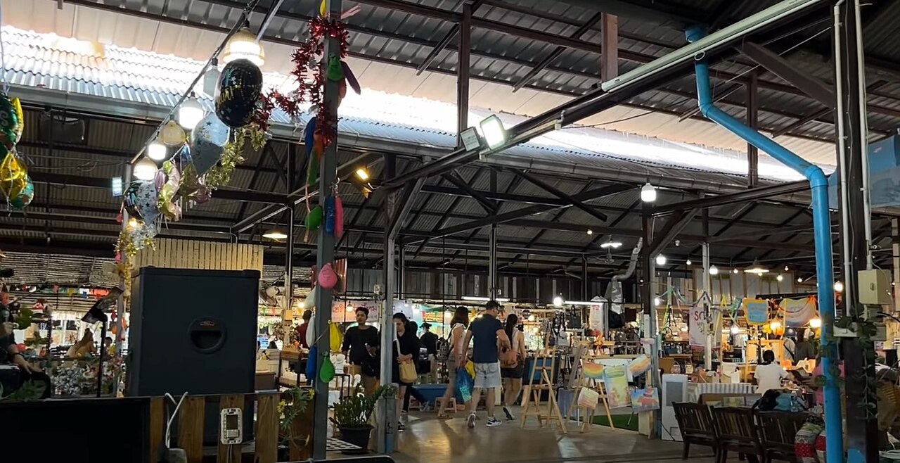 Khlong Lat Mayom Floating Market