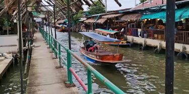 Khlong Lat Mayom Floating Market